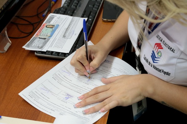 Diario HOY | Media sanción al proyecto de inscripción automática de paraguayos en el exterior