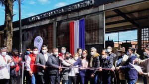 Abdo Benítez se disculpa con padre que interrumpió acto por muerte de su hijo