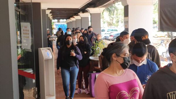 Masiva concurrencia para poner al día la licencia de conducir - ABC en el Este - ABC Color