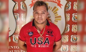 Detienen a comerciante por registrar orden de captura