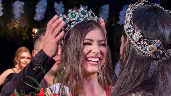 Crónica / Le sacaron la corona a una miss, ¿por embarazo?