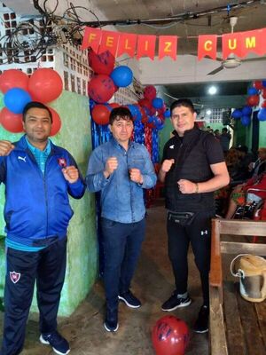 Batucada frente a Tacumbú por el cumpleaños del líder del clan Rotela - Nacionales - ABC Color
