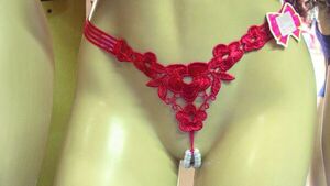 Erótica tanga "mariposa traicionera" causa furor en todos lados