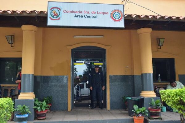 Roban moto de un oficial en las narices de los policías en Luque