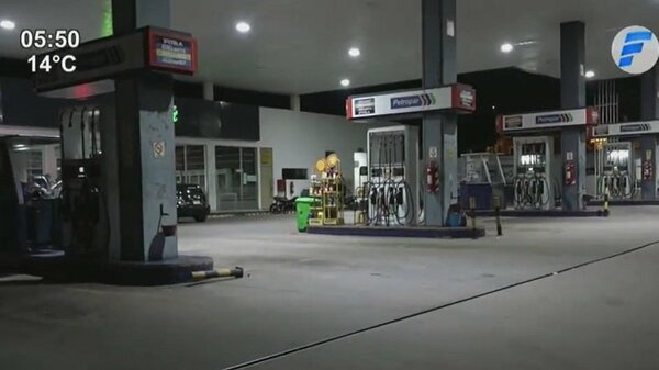 Horda de motochorros asalta gasolinera en Lambaré | Noticias Paraguay