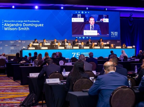 Alejandro Domínguez presidirá la CONMEBOL hasta el 2027 - APF