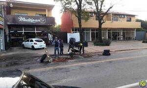 Vecinos arreglan calles en Luque •