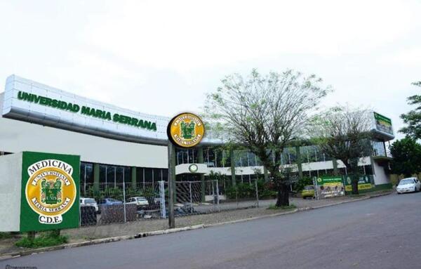 CONES clausura dos carreras de Medicina de Universidad María Serrana - La Clave