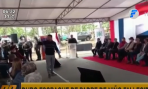 Padre de niño fallecido interrumpe acto y a los gritos pide terapia para Coronel Oviedo | Telefuturo