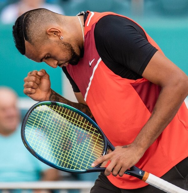 Kyrgios paga en dólares sus excesos