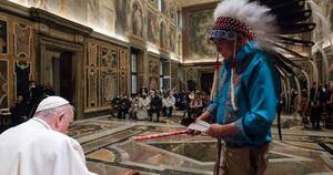 La Nación / “Pido perdón a Dios”: papa Francisco se disculpa con indígenas en Canadá