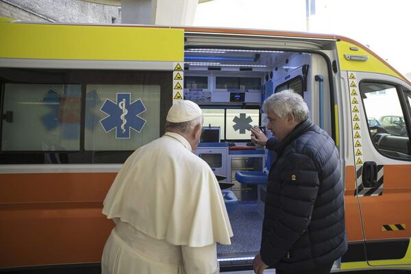 La primera dama ucraniana agradece al papa la acogida de niños enfermos - Mundo - ABC Color