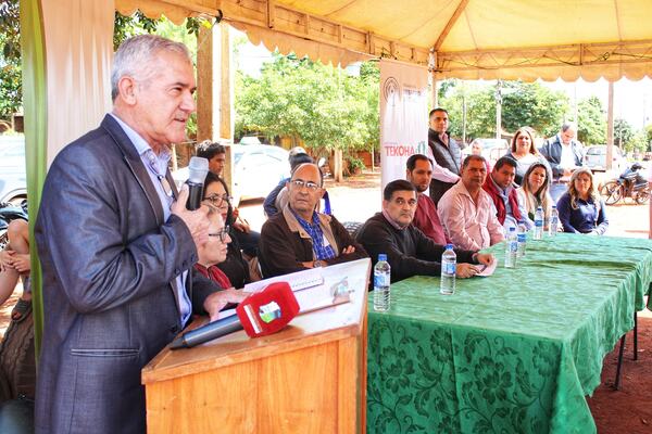 75 familias firman contratos para adquirir terrenos y beneficiarse con viviendas sociales - La Clave