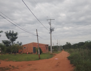ANDE electrifica y regulariza suministros que benefician a familias de territorio social de Ypané - .::Agencia IP::.