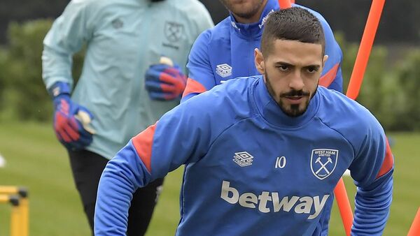 Manuel Lanzini, en buen estado tras un accidente de coche