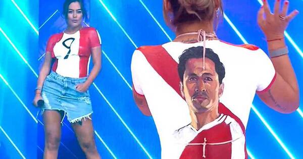 La Nación / Cumplió promesa: Larissa Riquelme se pintó el cuerpo con los colores de la selección peruana