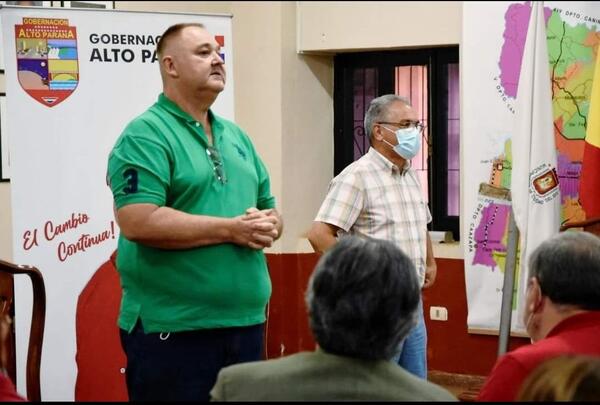 Gobernador cede ante presión e incluye banana a merienda escolar - La Clave