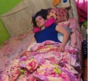 Crónica / Joven madre quedó paralitica luego de una cirugía he'í