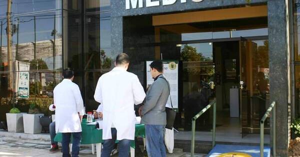 La Nación / Cones clausuró la carrera de Medicina de la Universidad Privada María Serrana