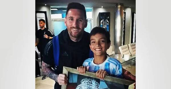 La Nación / Los sueños se cumplen: Juani Méndez pintó un cuadro y le regaló a Messi