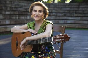 Roban su guitarra a la concertista paraguaya Berta Rojas - Música - ABC Color