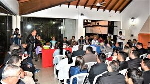 Opositores articulan concertación departamental en Alto Paraná - ABC en el Este - ABC Color