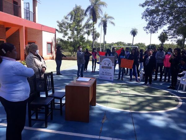 Padres de comunidad educativa de Itauguá preocupados por cierre de colegio - Nacionales - ABC Color