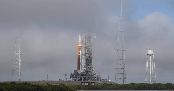 La Nación / NASA realiza la última verificación del megacohete lunar