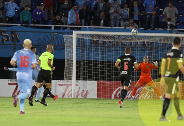 Crónica / Resistencia asalta el tercer lugar y desplaza a Olimpia hacia abajo