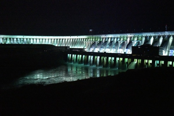 Iluminación monumental de Itaipu implementa nuevo horario - .::Agencia IP::.