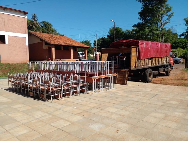 CONTINÚA LA ENTREGA DE MOBILIARIOS EN INSTITUCIONES EDUCATIVAS DEL VII DEPARTAMENTO, POR PARTE DE LA GOBERNACIÓN DE ITAPÚA - Itapúa Noticias