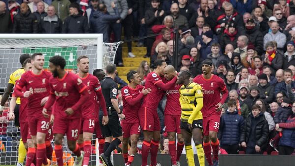Liverpool gana y aumenta la presión al City