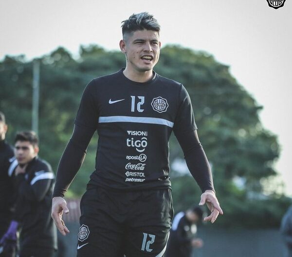 ¡Ni en figurita! “Crucifican” a Aguilar por error en partido (VIDEO)