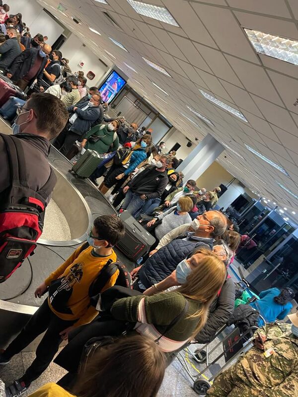 Aeropuerto: quejas por tardanza para retiro de equipajes y pago de estacionamiento - Nacionales - ABC Color