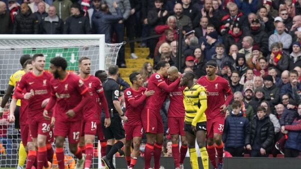 Liverpool gana y aumenta la presión al City