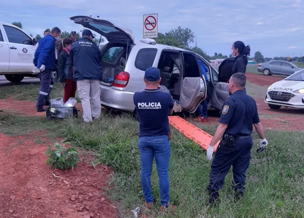 Diario HOY | Atropellan barrera policial y abandonan un vehículo con un cadáver en su interior