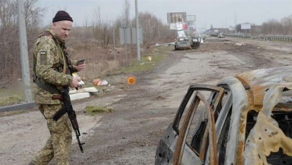 La terrible evidencia sobre posibles crímenes de guerra hallada por la BBC a las afueras de Kiev