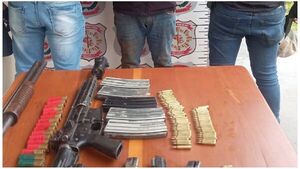 Policía detiene a presunto homicida e incauta fusil de guerra