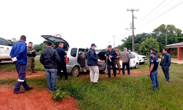 Llevaban un cadáver, atropellaron barrera policial y uno de ellos quedó detenido