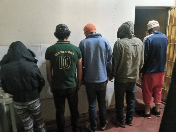 Detienen a cinco sujetos por presuntos hecho de intento de robo - Noticiero Paraguay