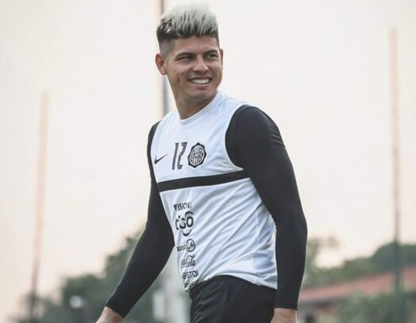 Diario HOY | Error de Alfredo Aguilar enciende todo tipo de críticas de los hinchas franjeados