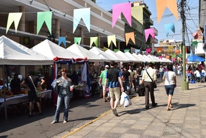 Diario HOY | Mercado de antigüedades en Calle Palma