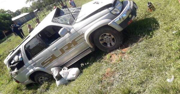 La Nación / Conductor de camioneta pierde la vida en un vuelco en Caaguazú
