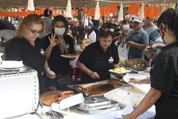 Deliciosas comidas típicas hasta las 15:00, en la feria Paraguay Rembi´u - Nacionales - ABC Color