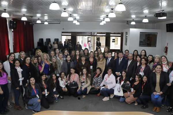 Mujeres se capacitan en gestión y administración del área de belleza - .::Agencia IP::.