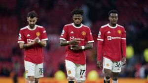 El Manchester United empata y pierde de vista la Champions