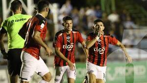 Crónica / "Joya" de goles, tres puntos y la punta en poder del Guma