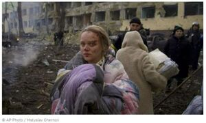 La mujer que aparece en la maternidad bombardeada en Ucrania rompe el silencio y cuenta su verdad