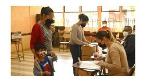 Costa Rica elige presidente en su segunda ronda electoral