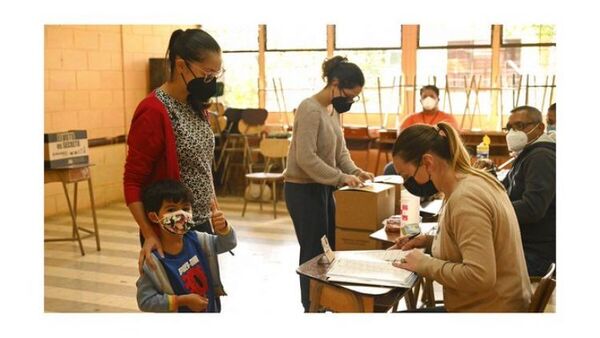 Costa Rica elige presidente en su segunda ronda electoral